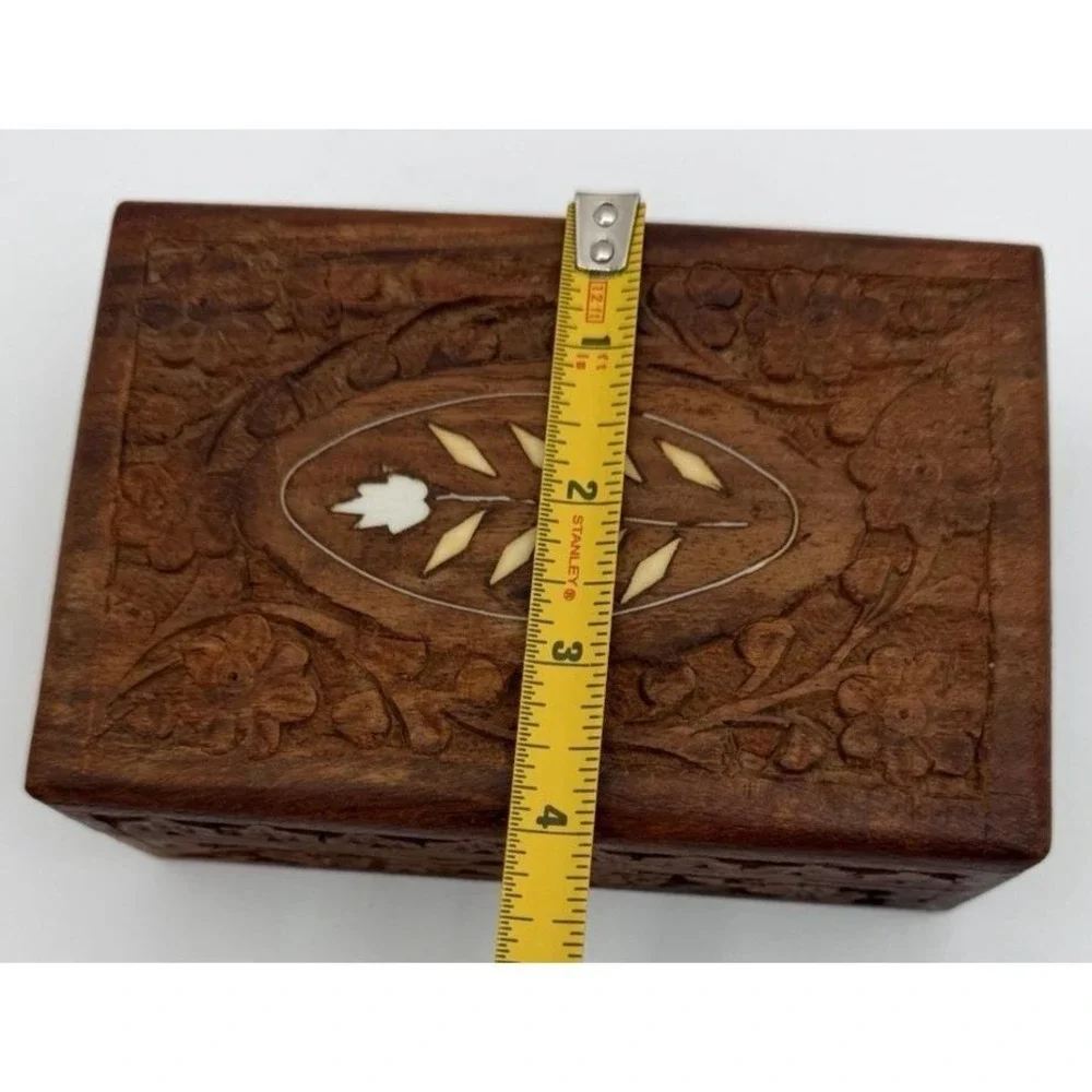 Unbranded hand carved